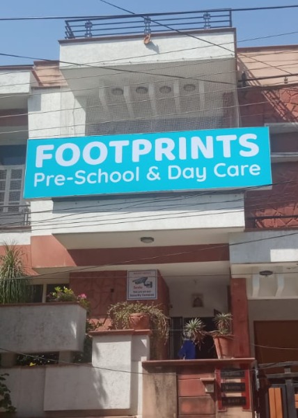 Footprints — Storefront signage